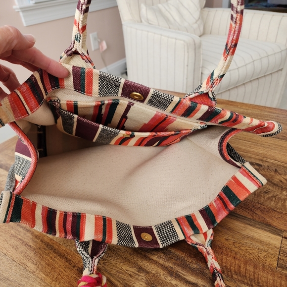 Vince Camuto oversized canvas tote - Picture 4 of 7